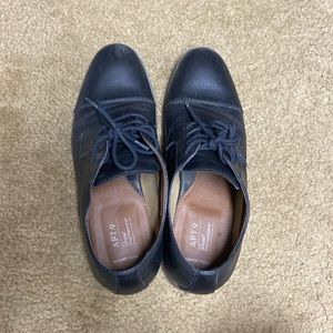Dress shoes